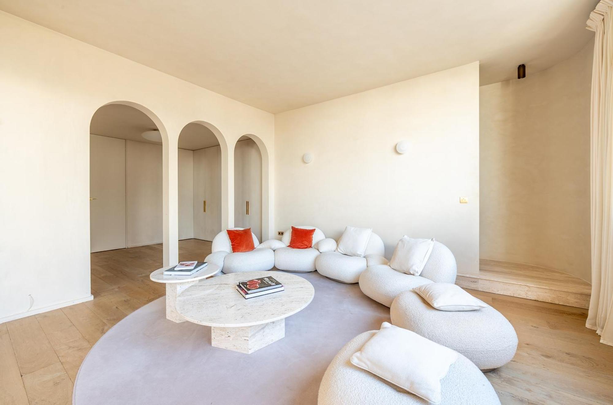 Apartment Lease Mobility L Champs-elysee & Eiffel View L Triplex 2br & Rooftop Paris