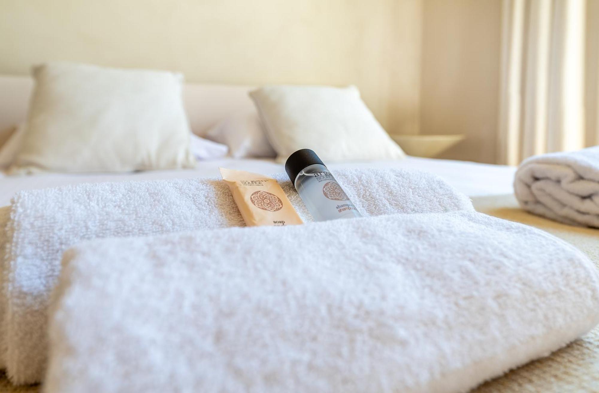 Lease Mobility L Champs-elysee & Eiffel View L Triplex 2br & Rooftop Paris