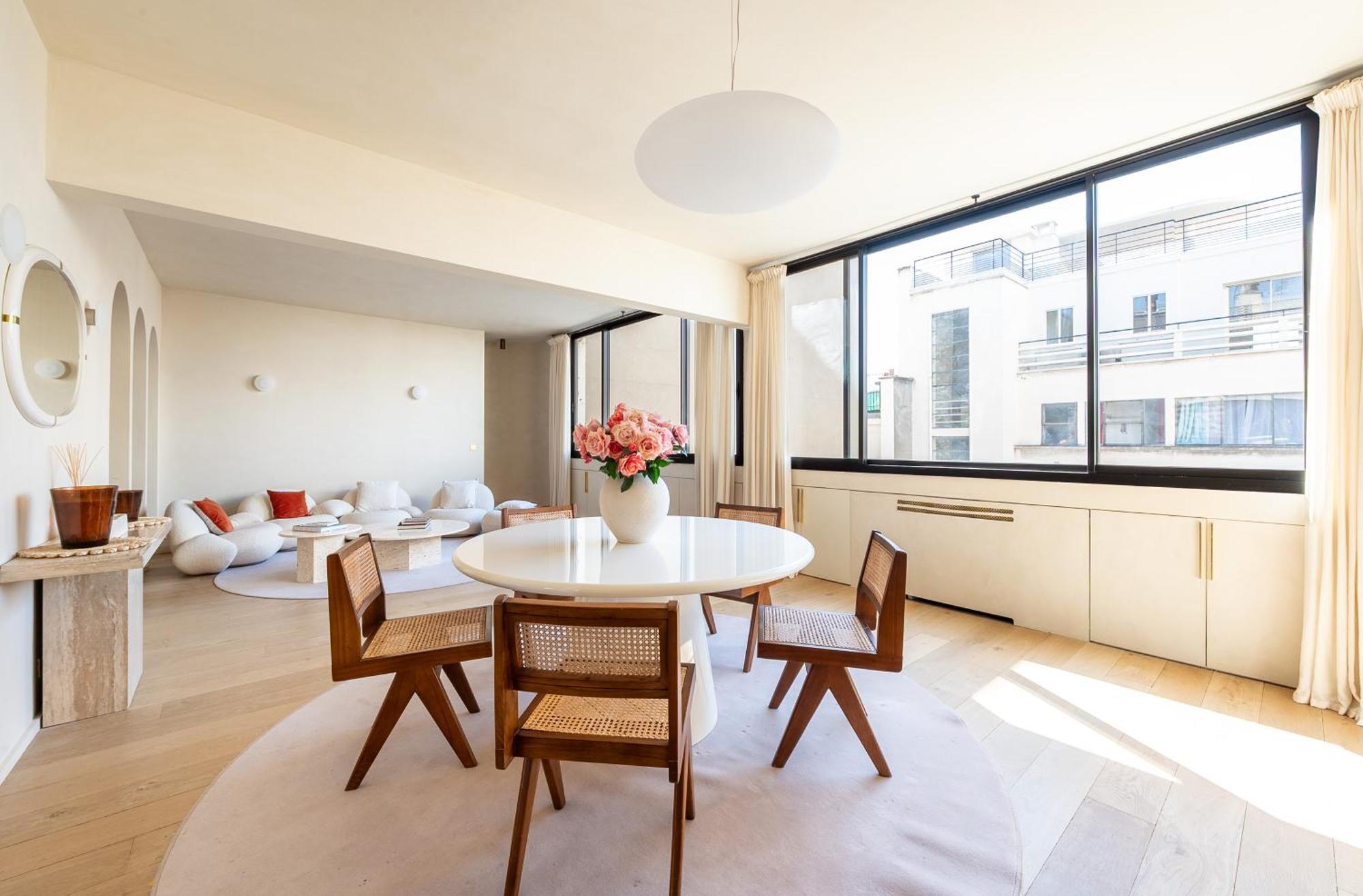 Lease Mobility L Champs-elysee & Eiffel View L Triplex 2br & Rooftop Apartment *