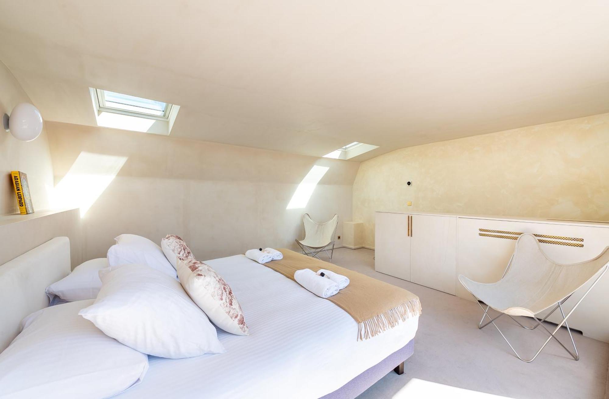 Lease Mobility L Champs-elysee & Eiffel View L Triplex 2br & Rooftop