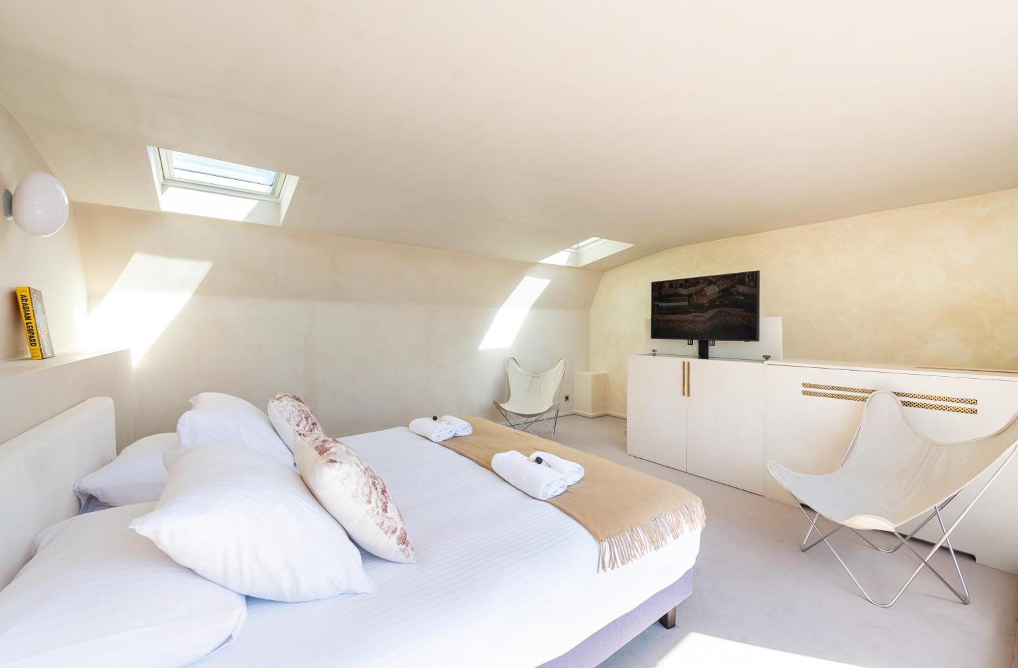 Apartment Lease Mobility L Champs-elysee & Eiffel View L Triplex 2br & Rooftop