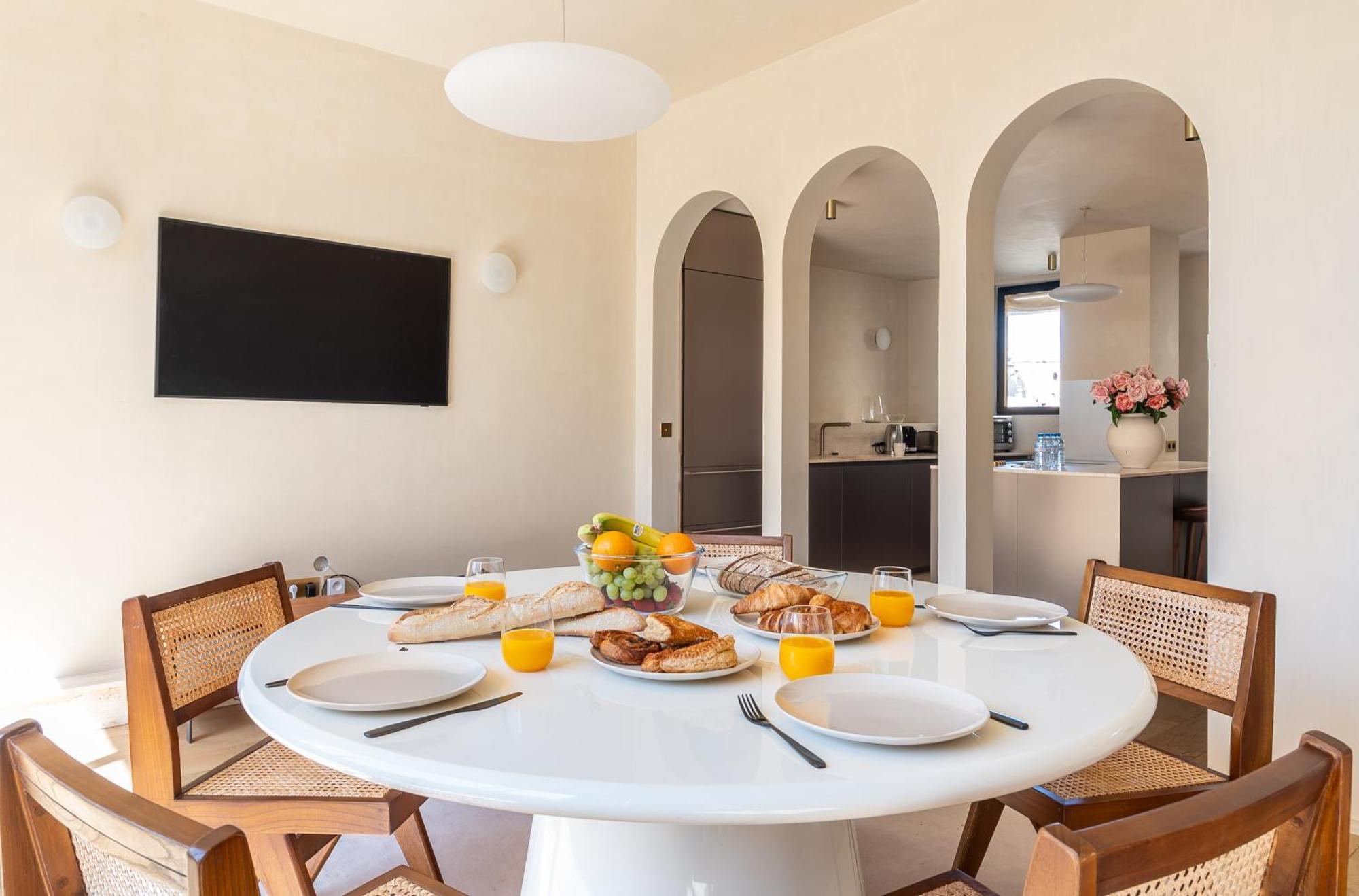 Lease Mobility L Champs-elysee & Eiffel View L Triplex 2br & Rooftop