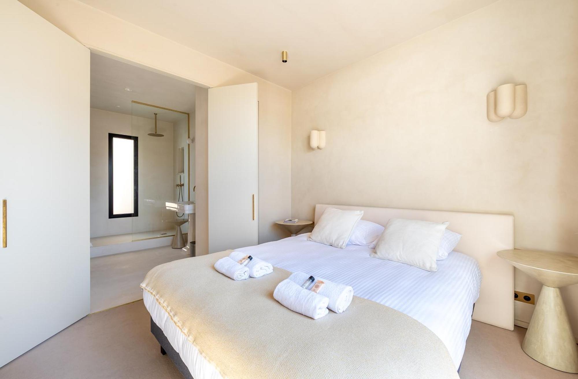 Lease Mobility L Champs-elysee & Eiffel View L Triplex 2br & Rooftop Paris