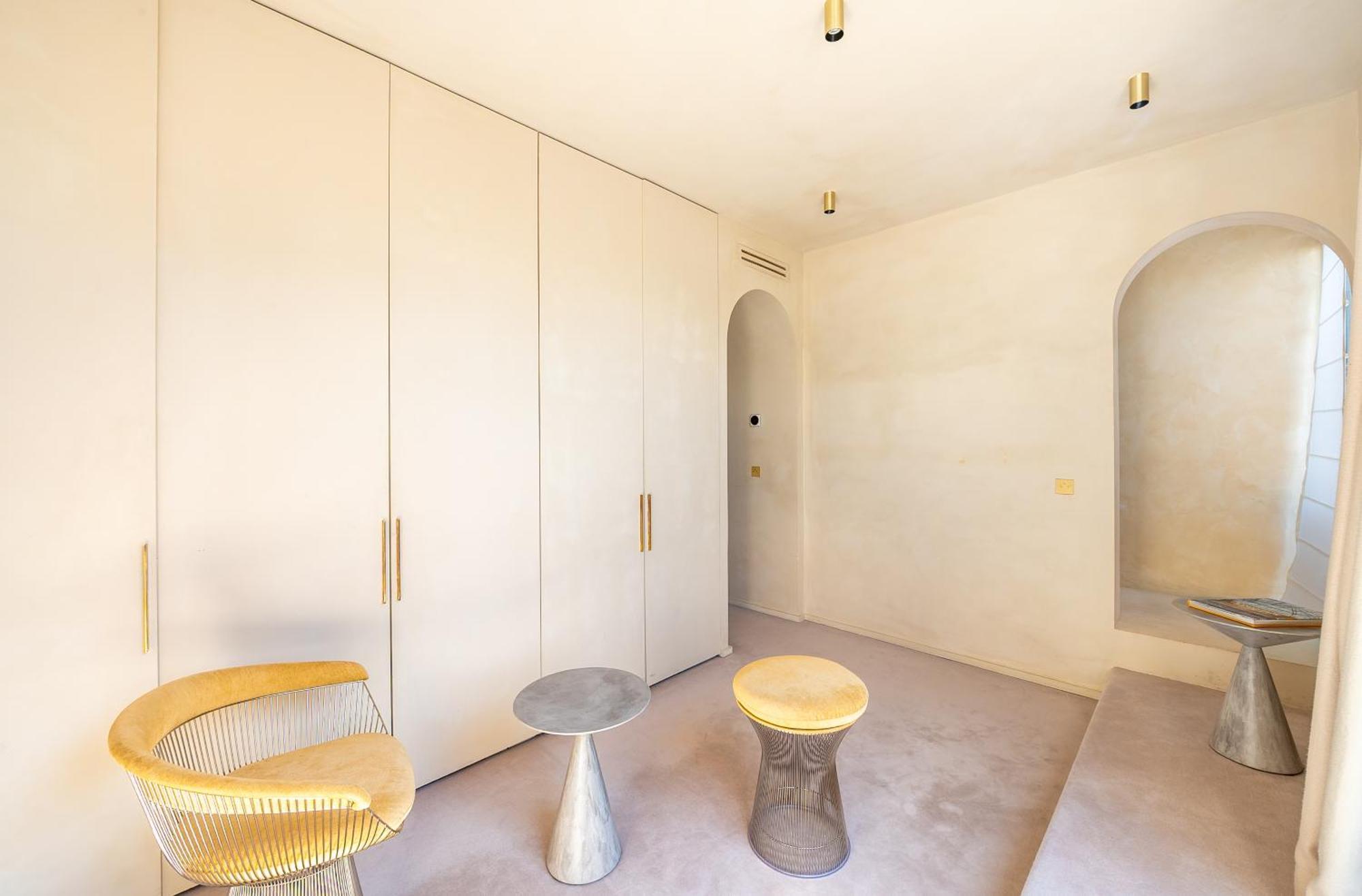 Lease Mobility L Champs-elysee & Eiffel View L Triplex 2br & Rooftop Apartment Paris