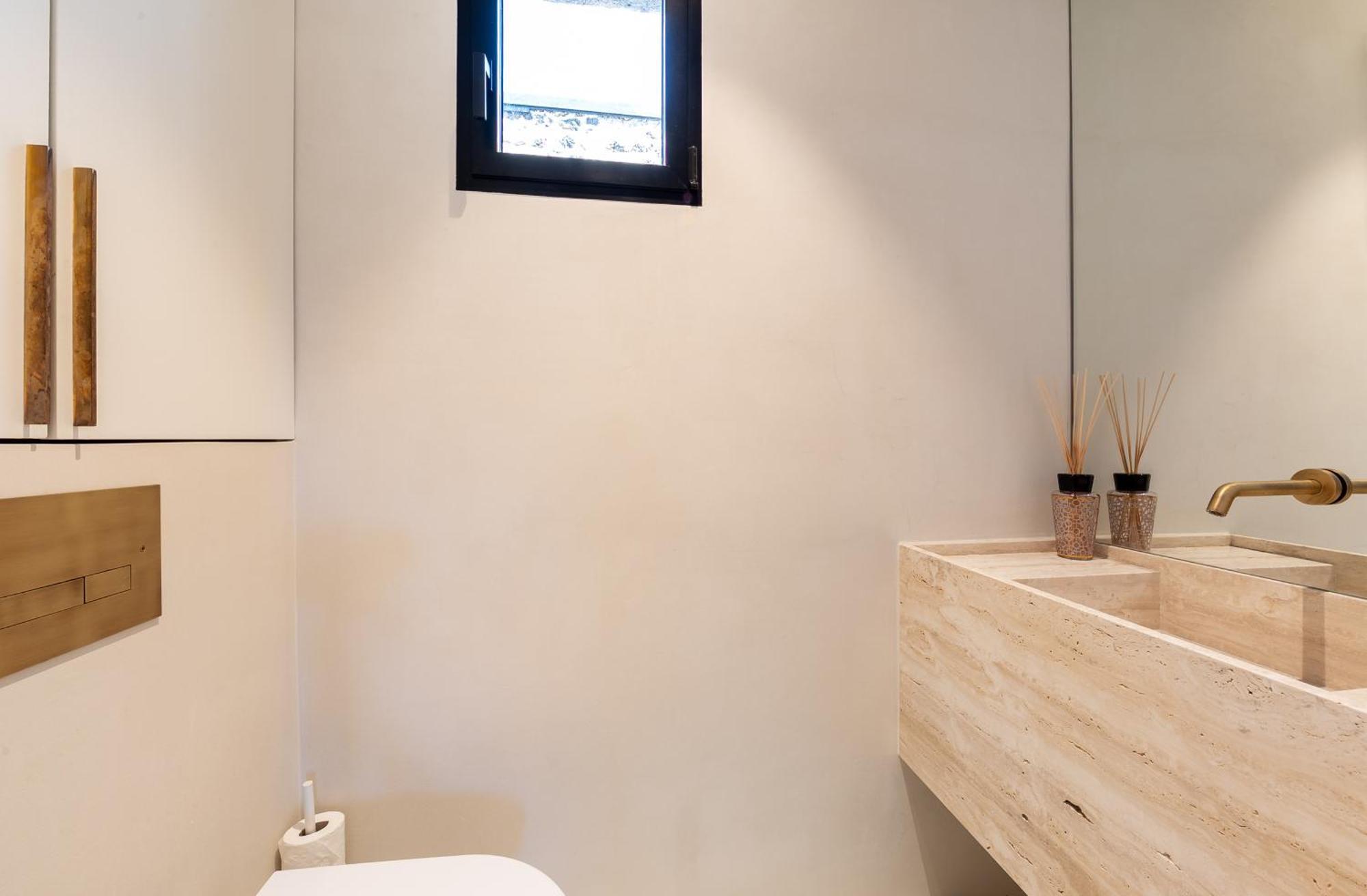 Lease Mobility L Champs-elysee & Eiffel View L Triplex 2br & Rooftop Apartment Paris
