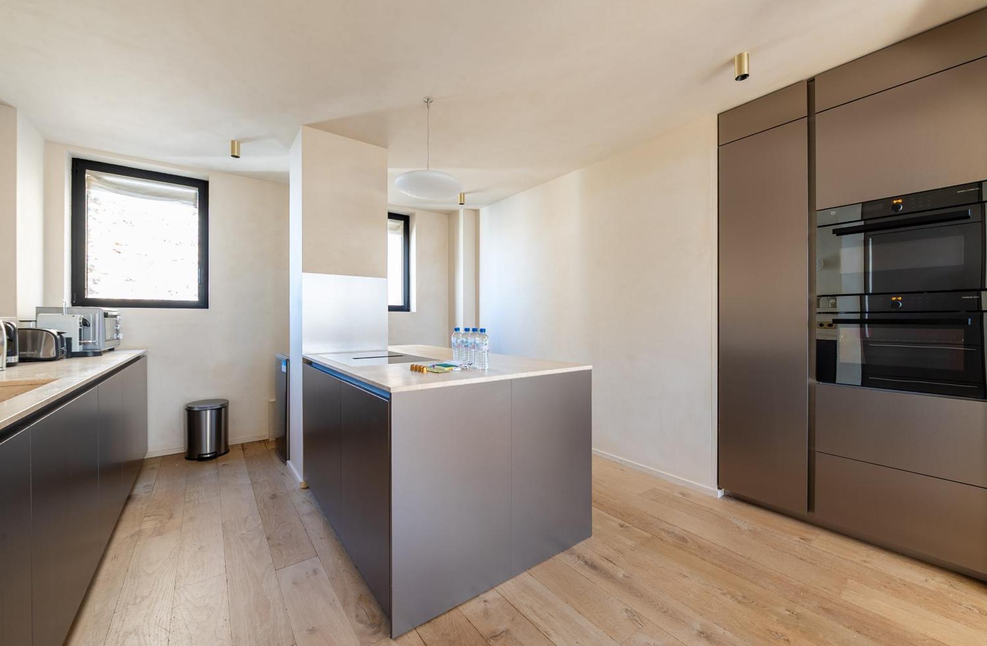 Lease Mobility L Champs-elysee & Eiffel View L Triplex 2br & Rooftop Paris