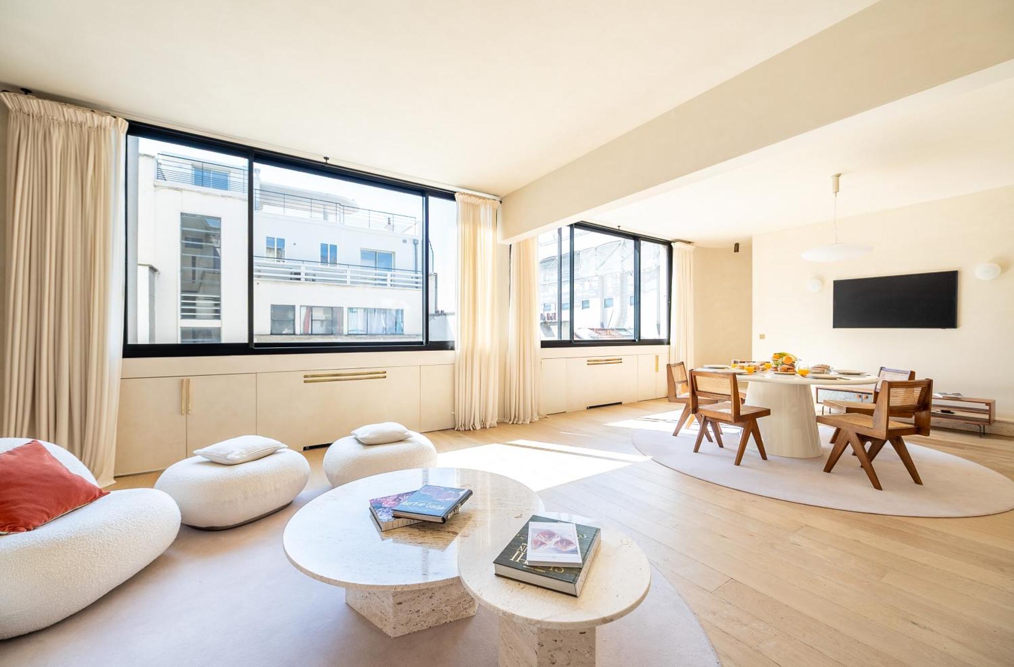 Lease Mobility L Champs-elysee & Eiffel View L Triplex 2br & Rooftop * Paris
