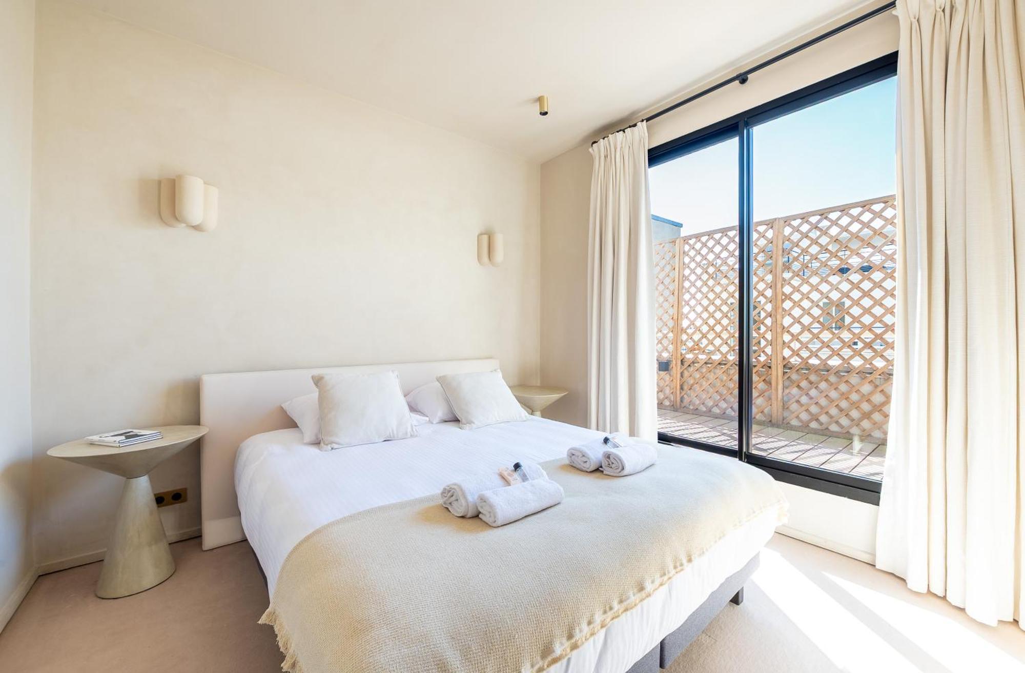 Lease Mobility L Champs-elysee & Eiffel View L Triplex 2br & Rooftop Apartment *