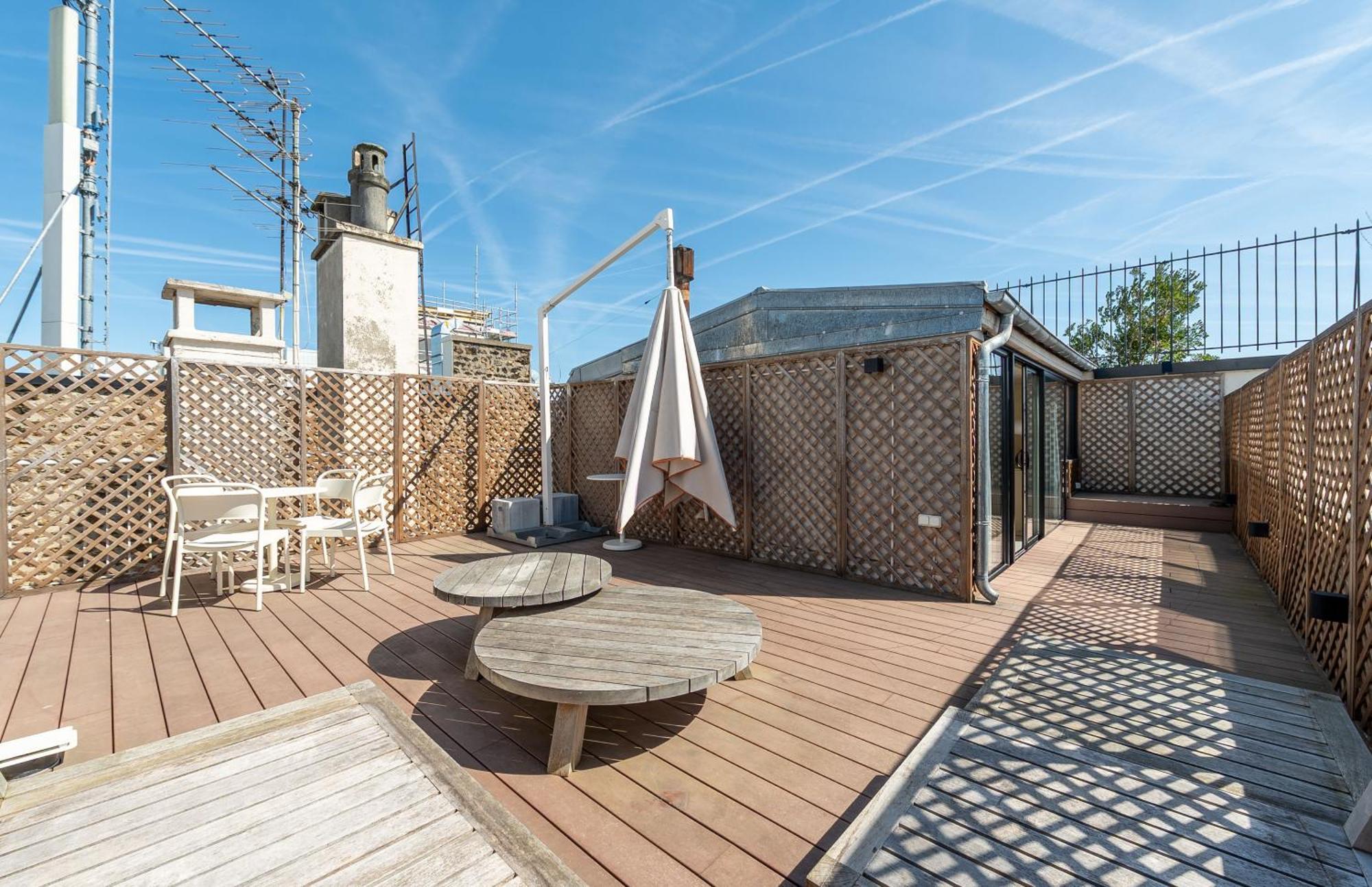 Lease Mobility L Champs-elysee & Eiffel View L Triplex 2br & Rooftop