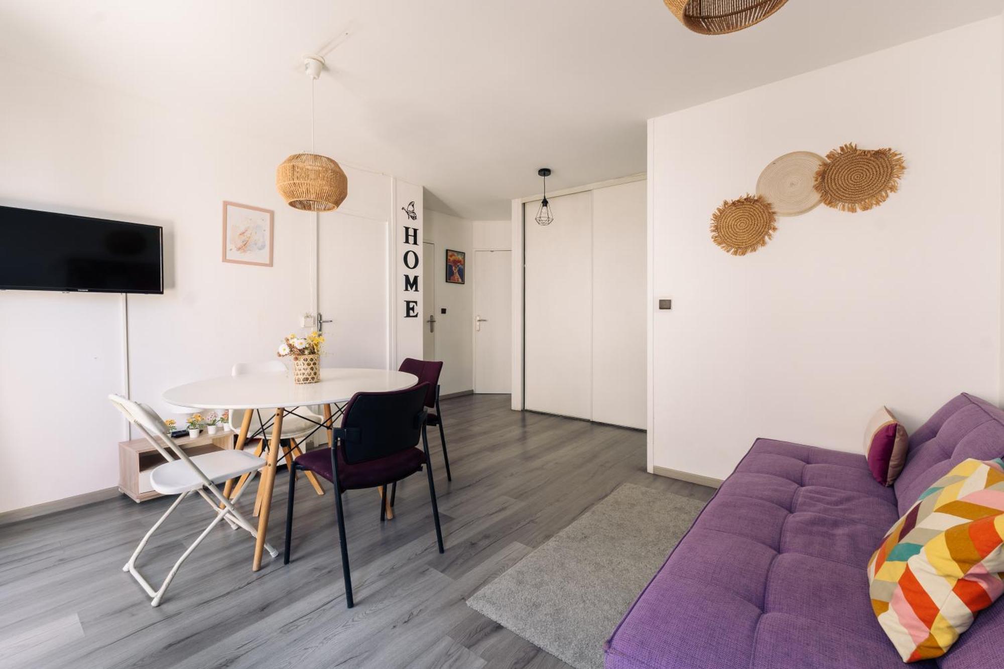 Pied-a-terre In 19 *