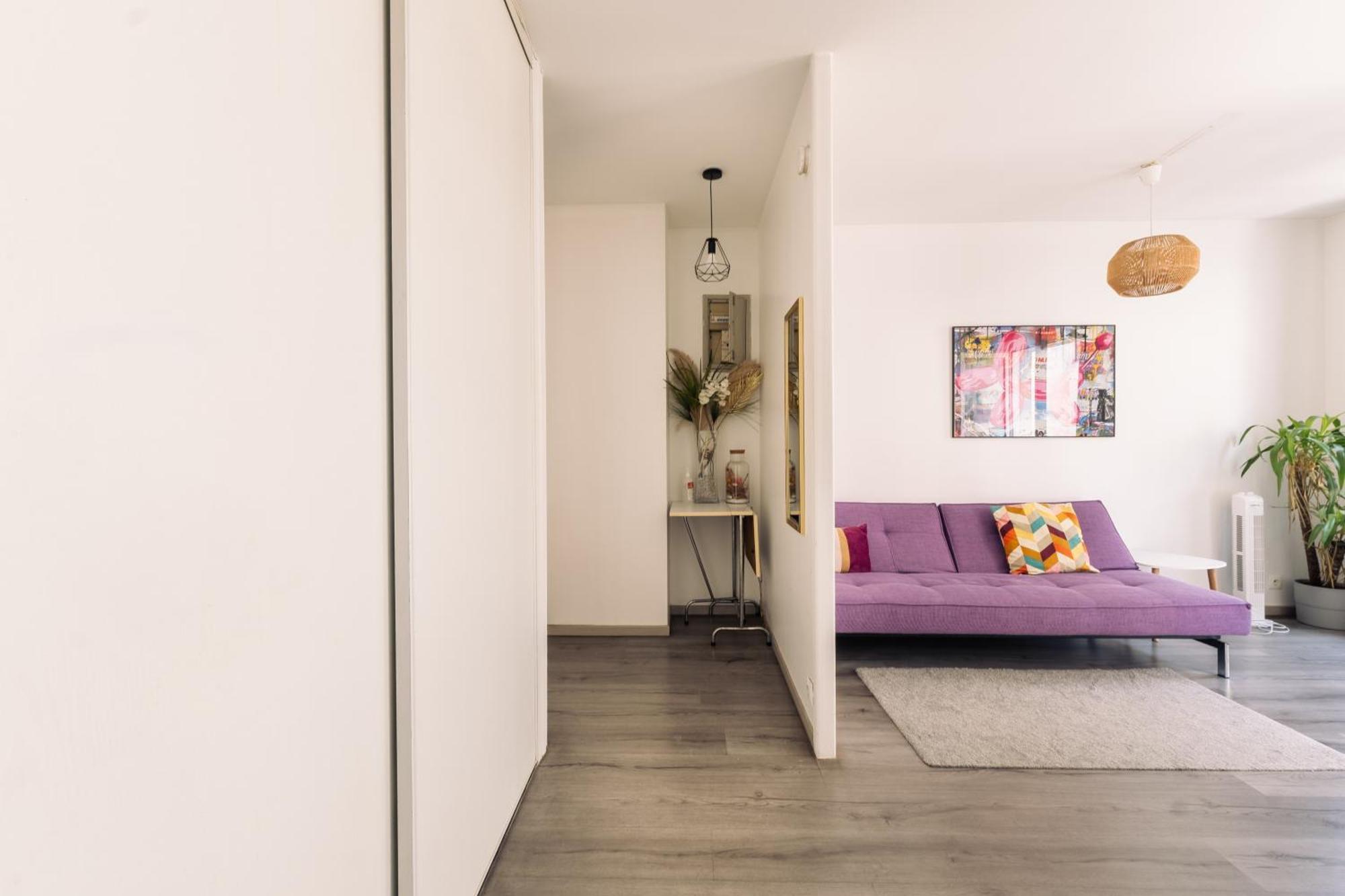 Apartment Pied-a-terre In 19 Paris