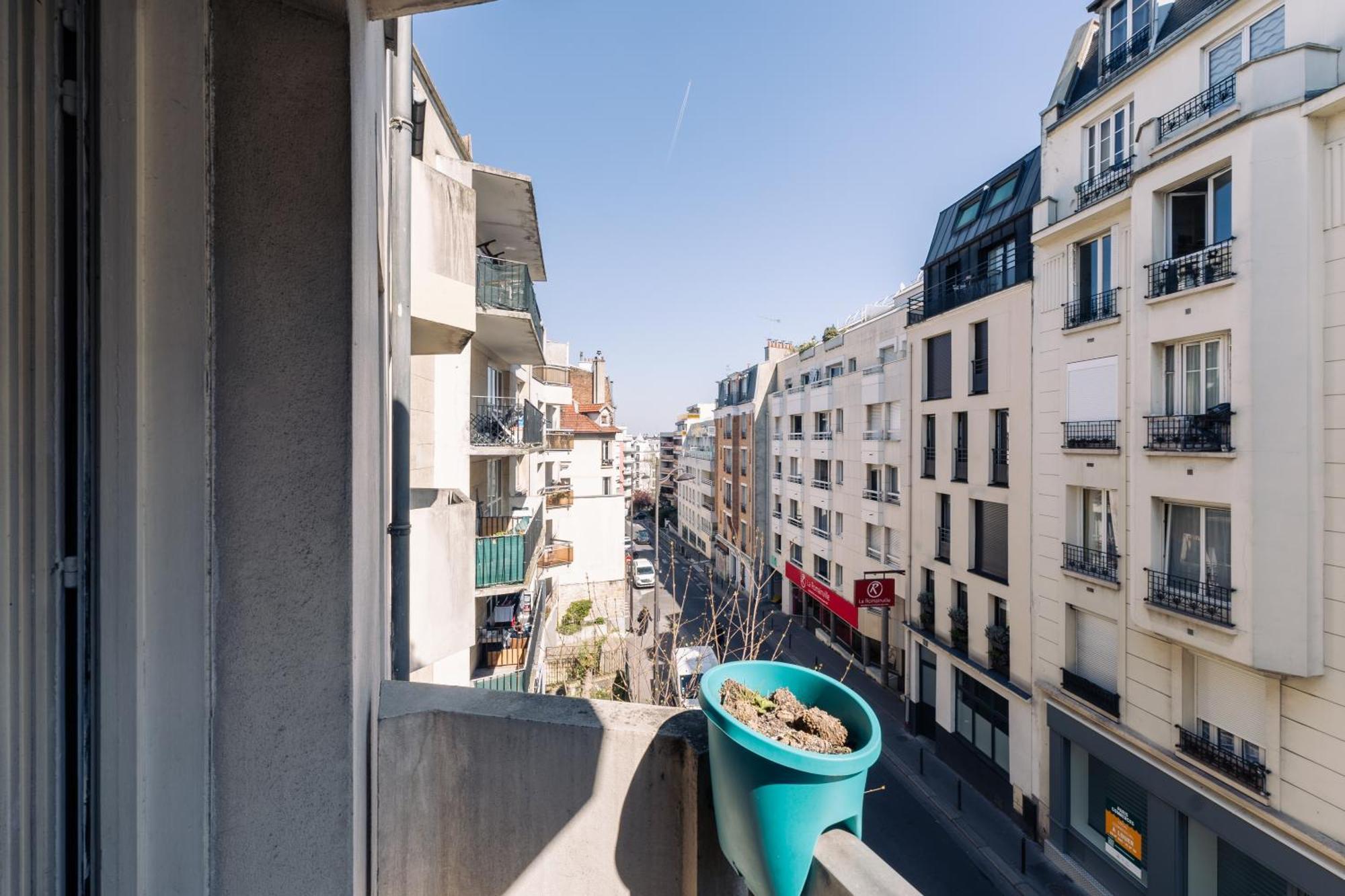 Pied-a-terre In 19 Apartment