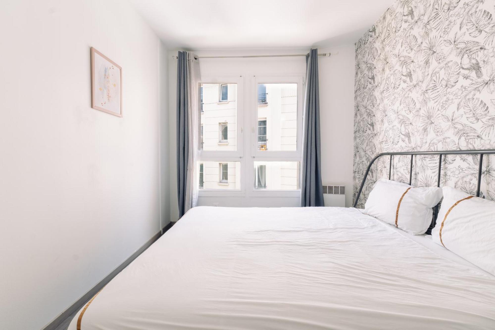 Apartment Pied-a-terre In 19 Paris