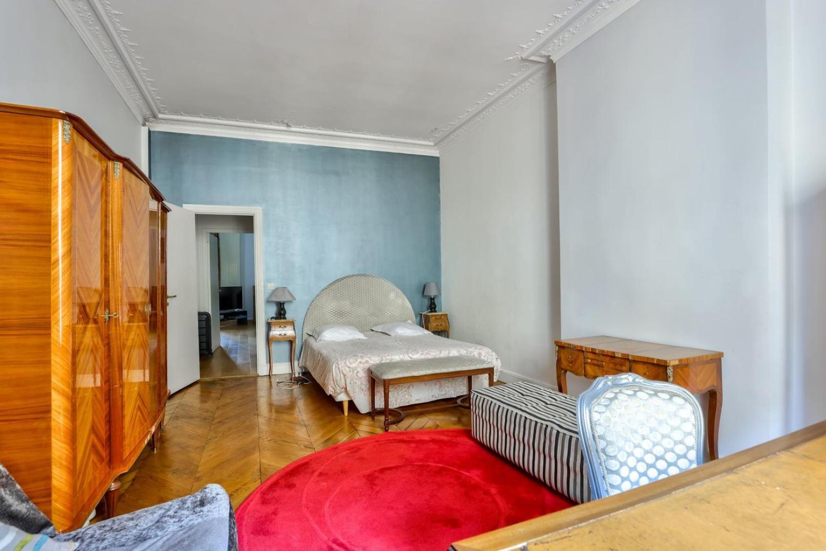 A Prestigious Location In Paris