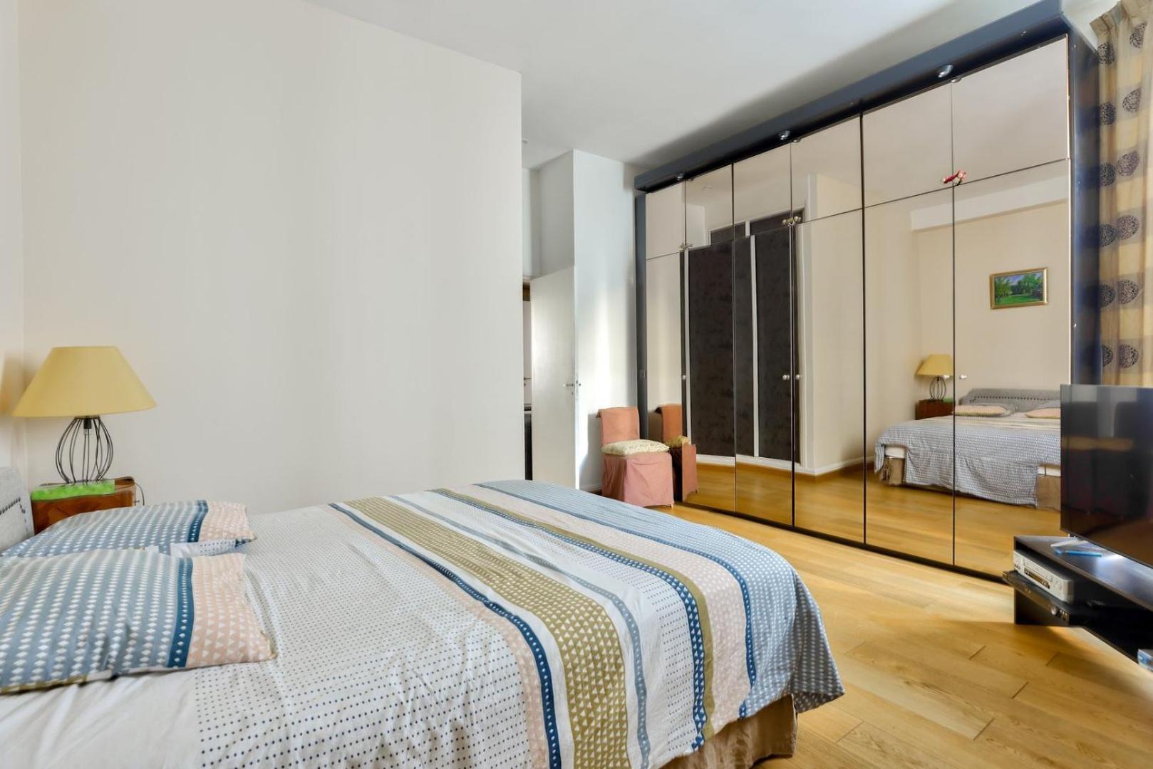 Appartement A Prestigious Location In Paris