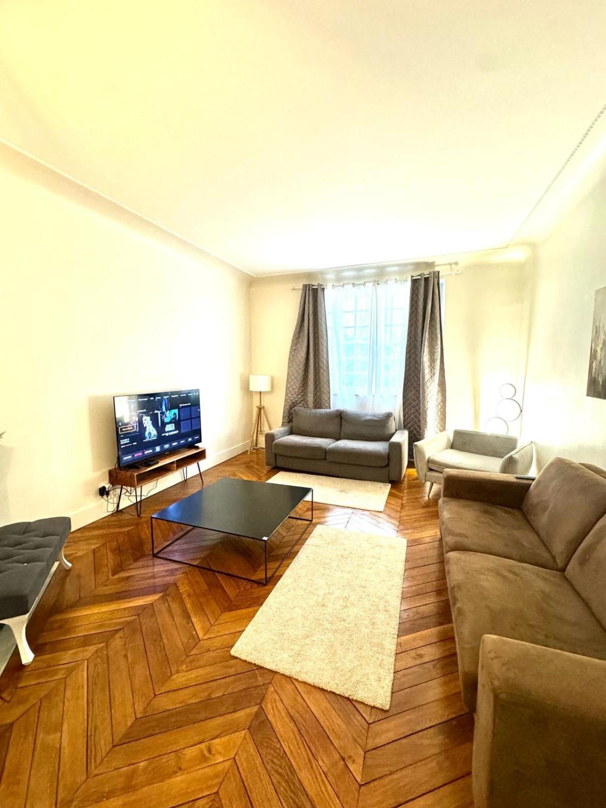 Apartment Auteuil 16 *