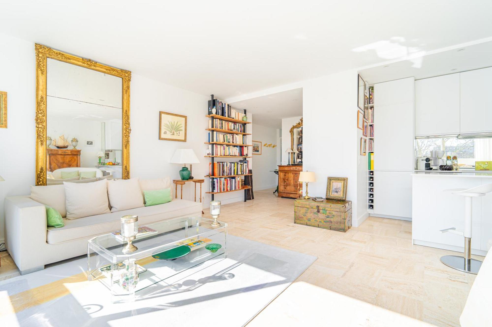 Lovely With View Apartment *