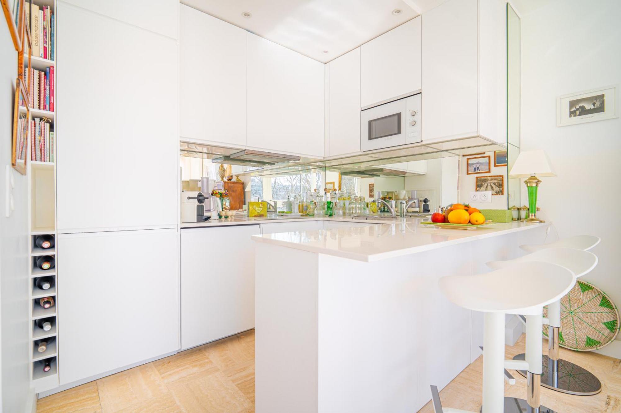 Lovely With View Apartment *