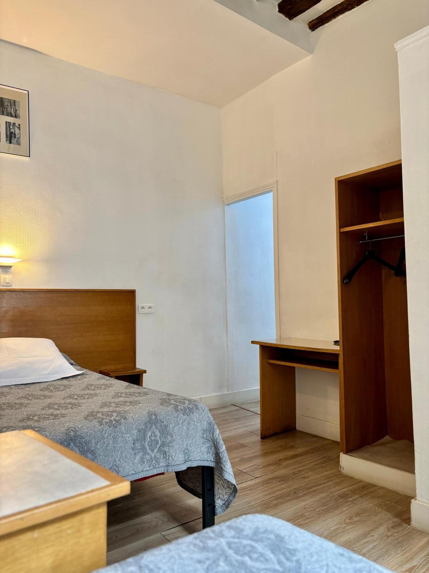 Hotel Des Fontaines Paris
