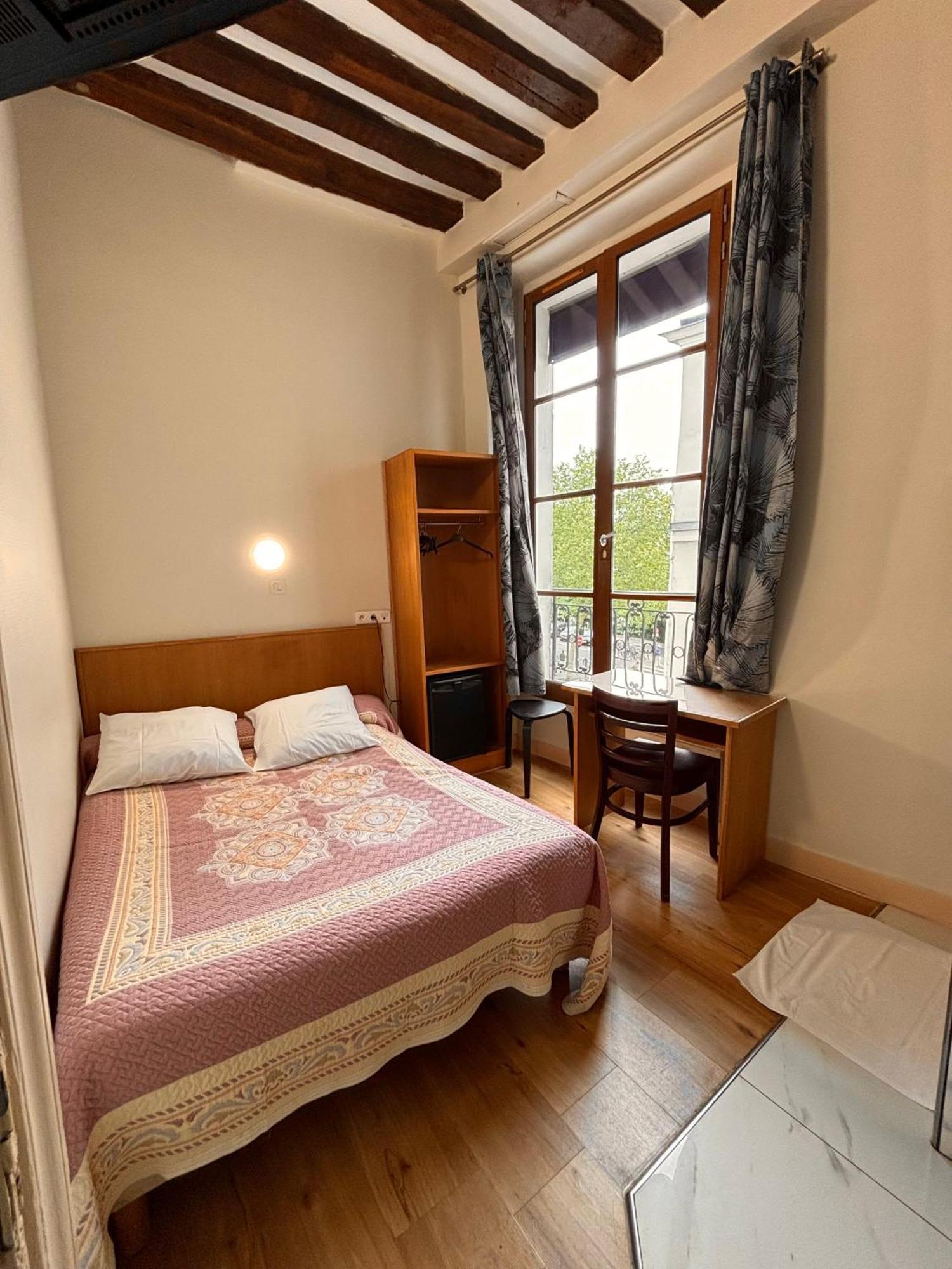 Hotel Des Fontaines Paris