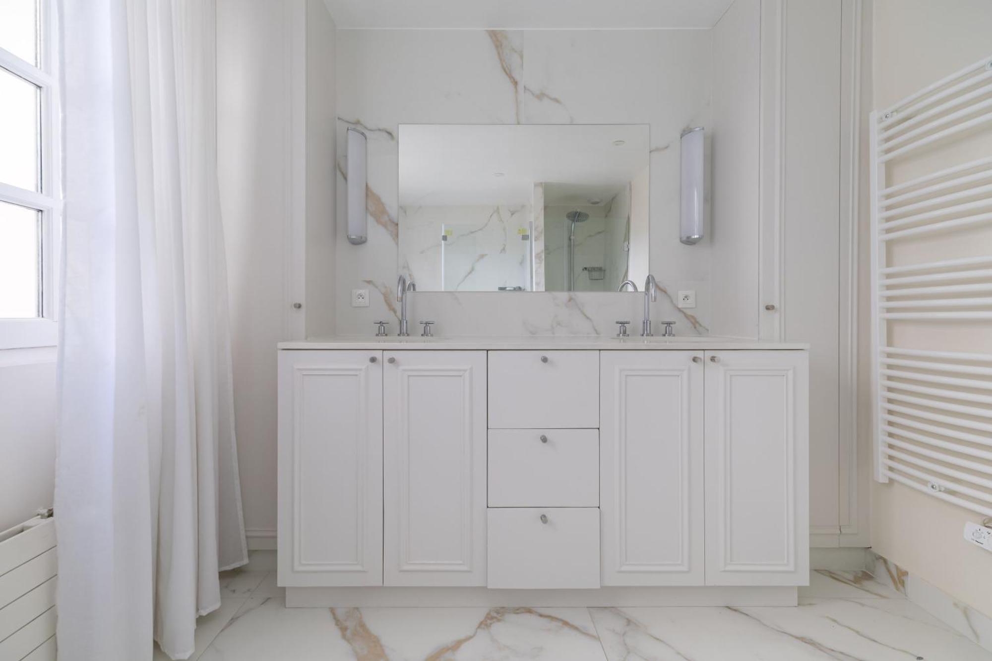 Luxury - Avenue Montaigne Apartment *