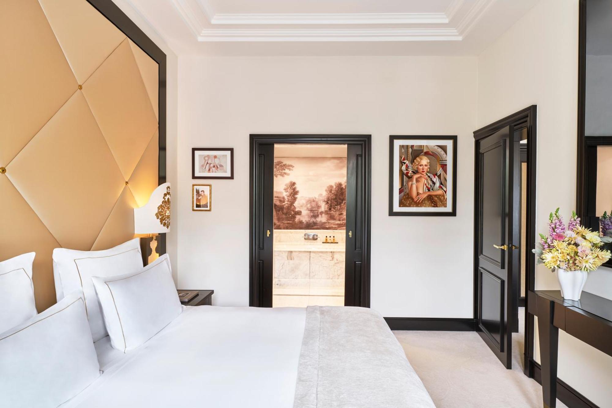 Barrière Fouquet's Hotel