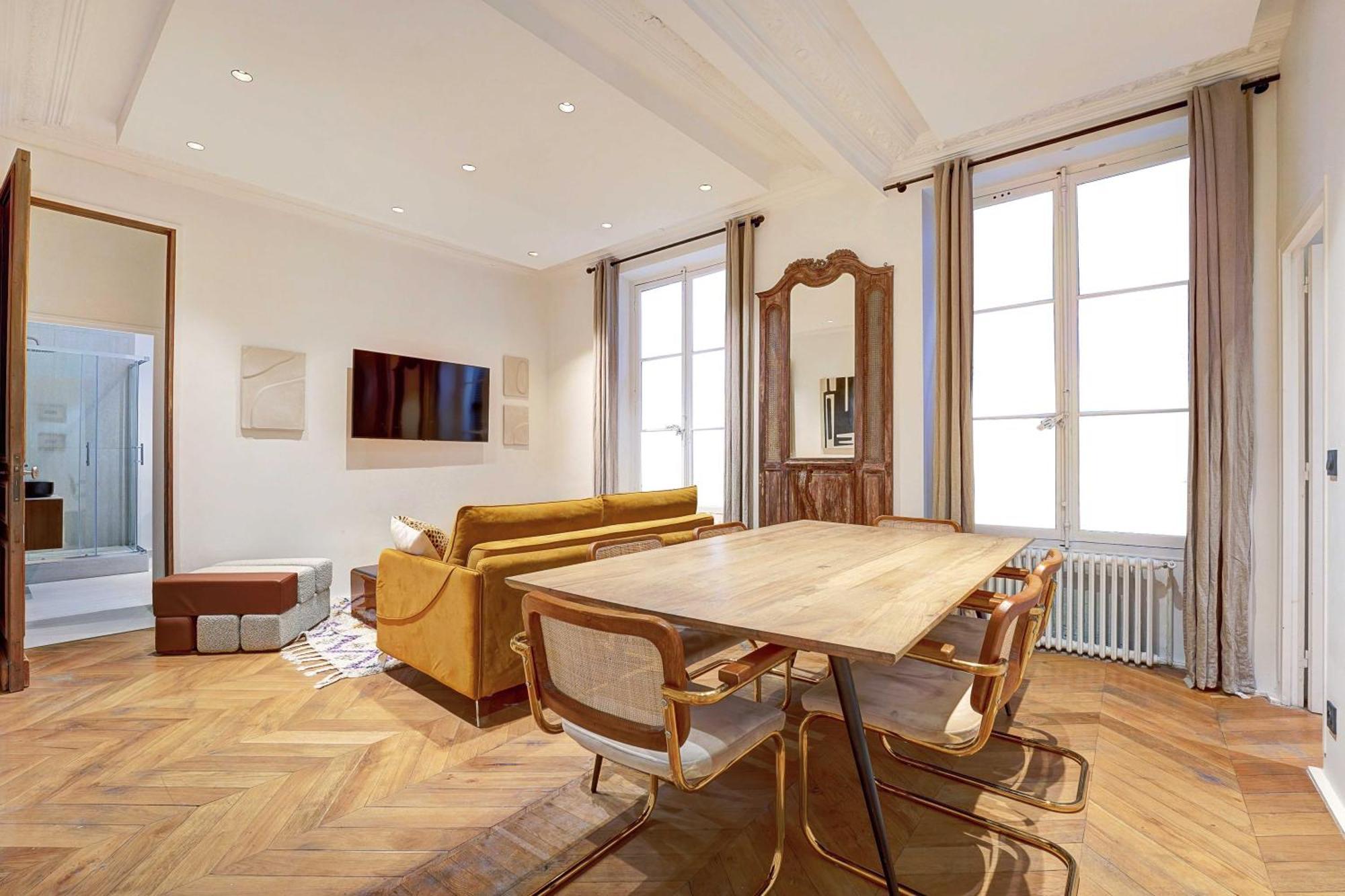 Apartment Charm And Elegance For 8p-3br - Grands Boulevards