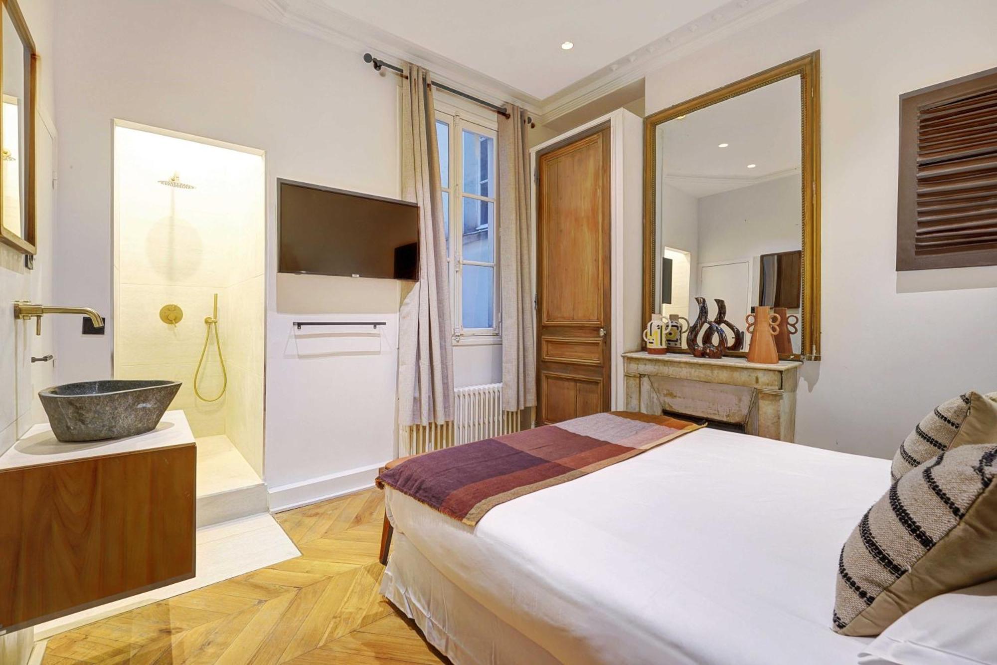 Charm And Elegance For 8p-3br - Grands Boulevards Paris