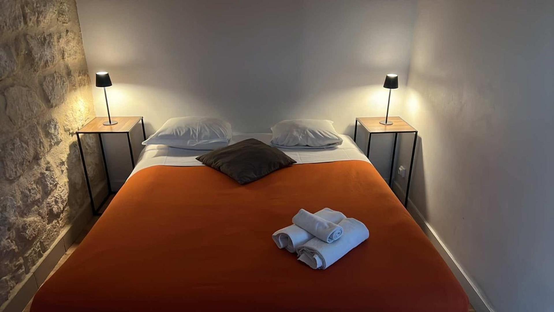 Le Montclair Montmartre By River Hostel