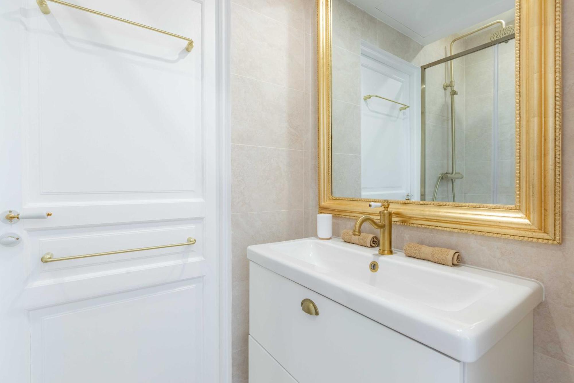Magnificent - 3br - 6p - Le Marais Apartment *
