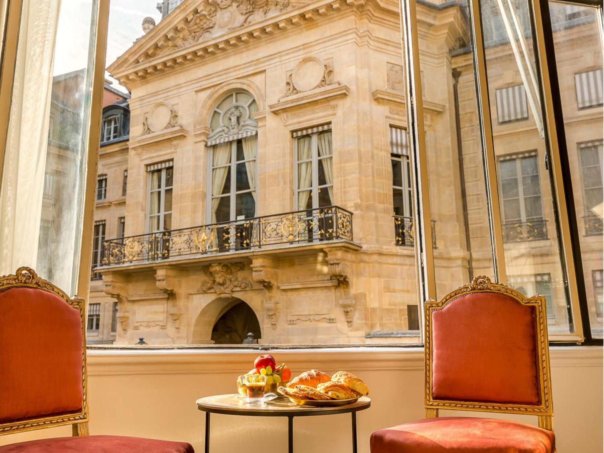 Merveil Signature - Valois - Louvre View Paris