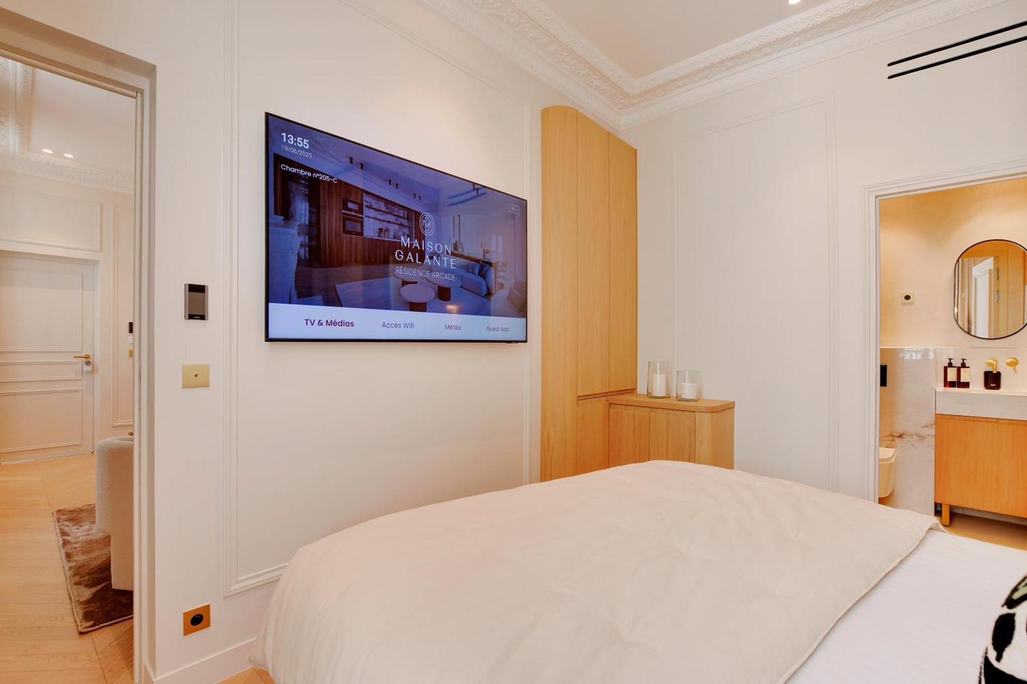 Maison Galante's With Services In La Madeleine - Opera Apartment
