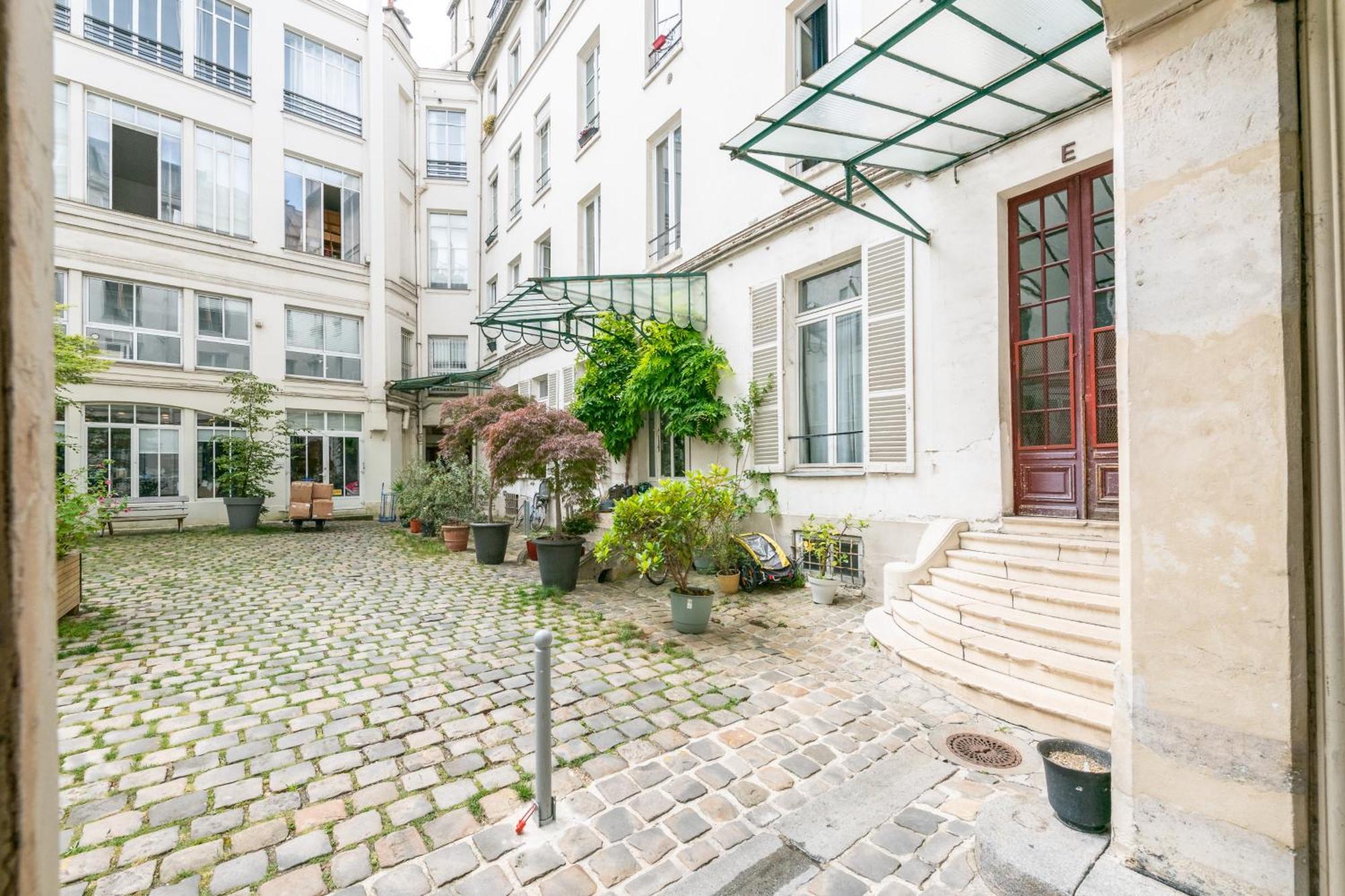 Charming Center Apartment