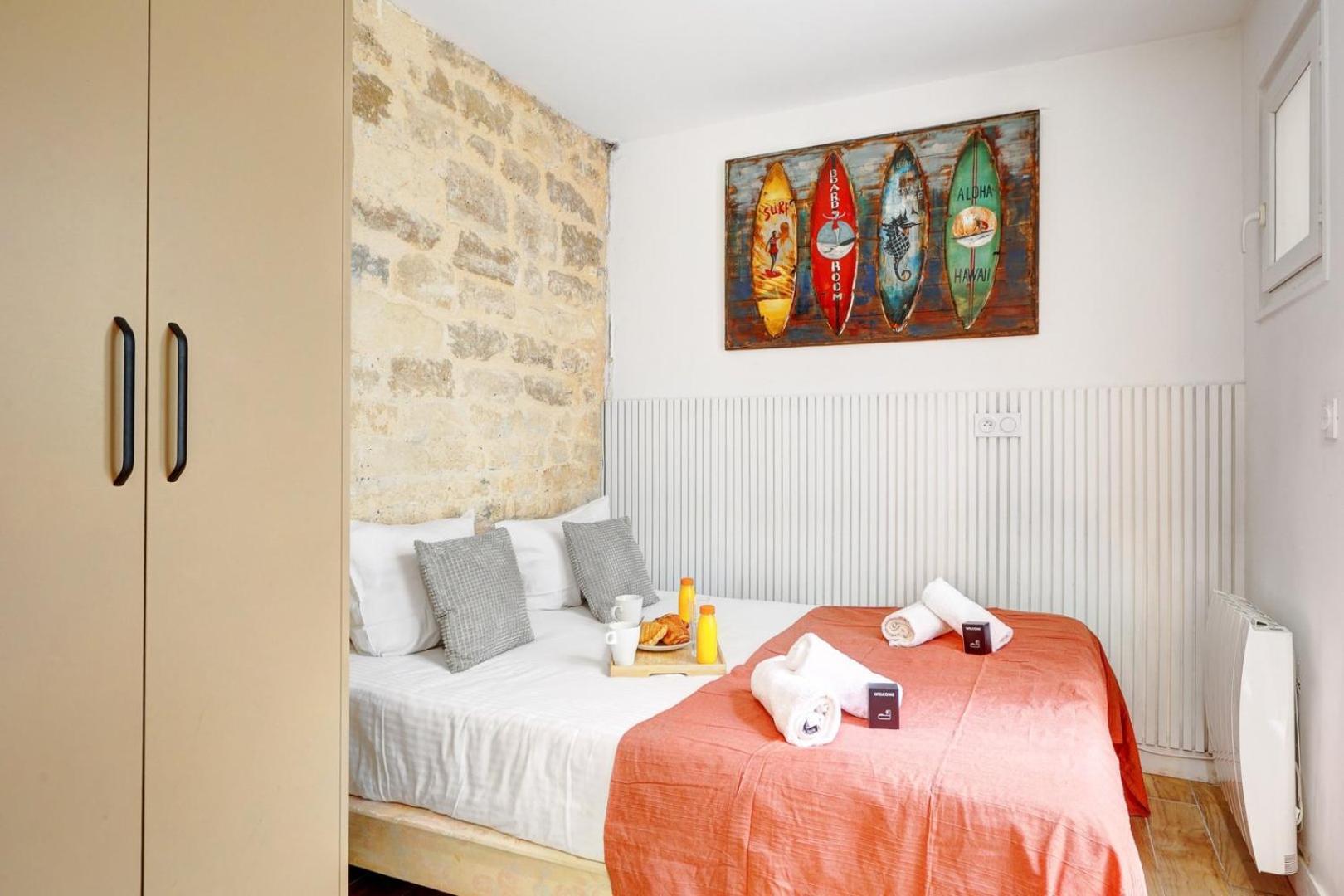 245 Mercedes - Superb In Apartment *
