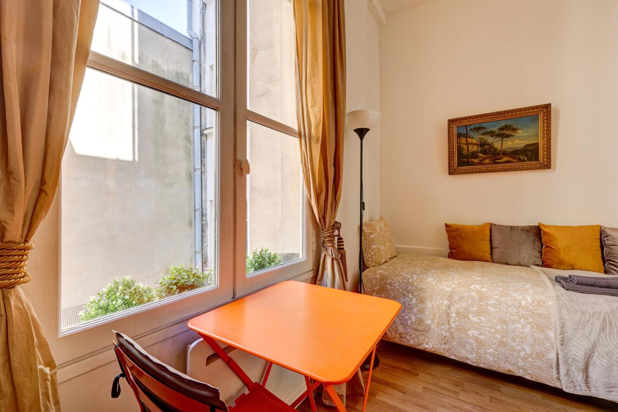 Small Luxurious In The Heart Of Saint Germain