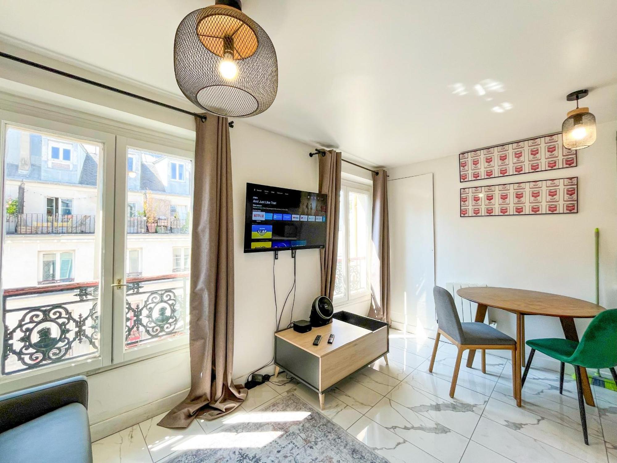 143 - Urban Charming Flat In Center Of Apartment *