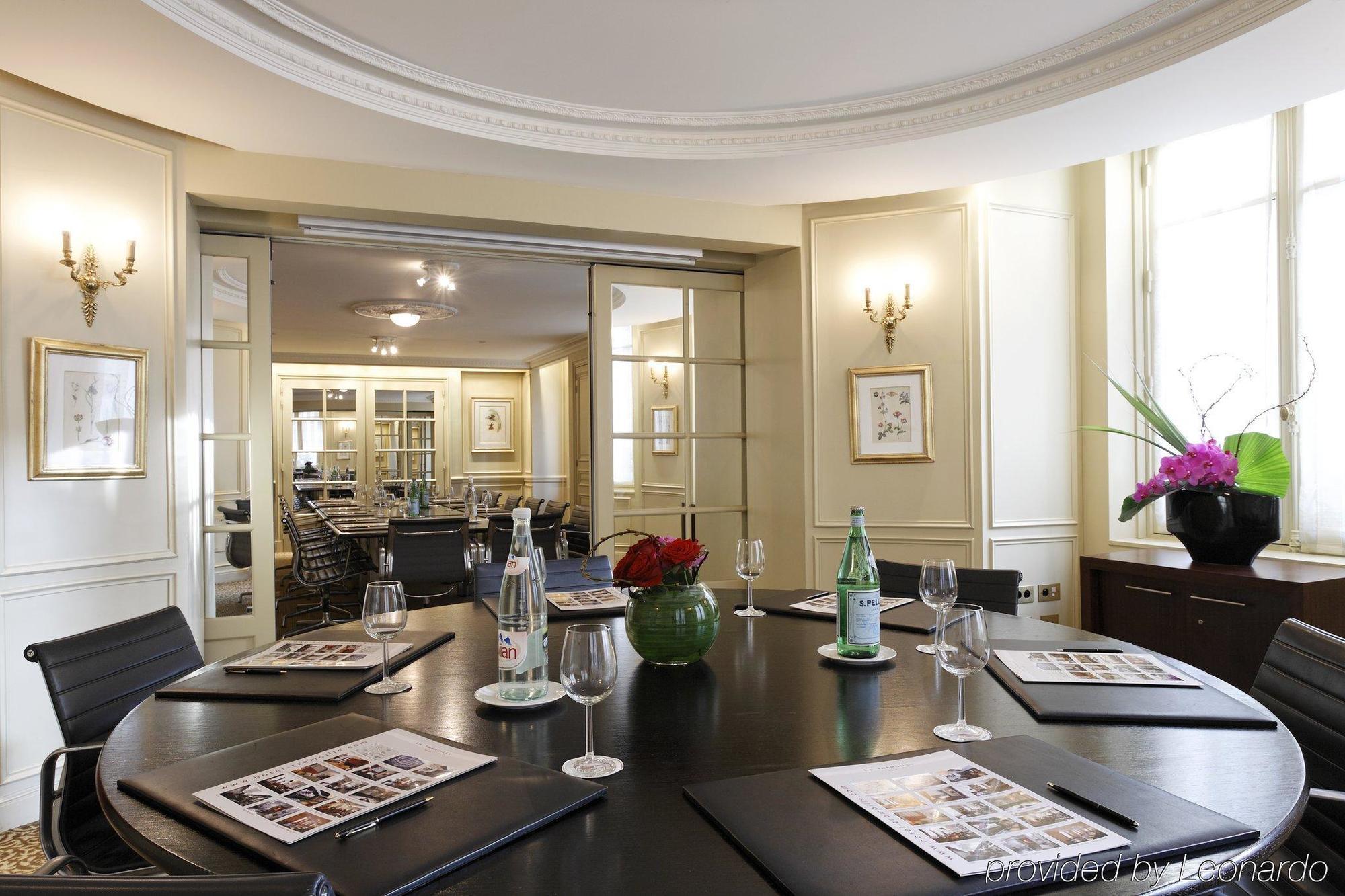 La Tremoille Hotel Paris
