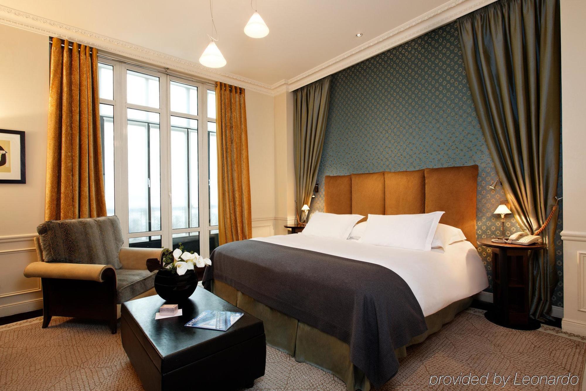 La Tremoille Hotel Paris