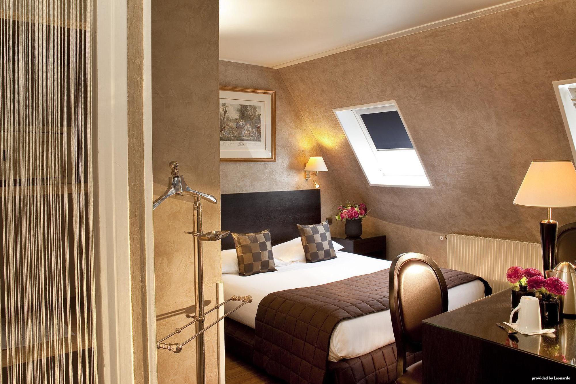 Plaza Elysees Hotel Paris