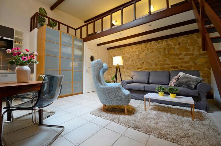 Short Group Temple Serviced Apartment Paris
