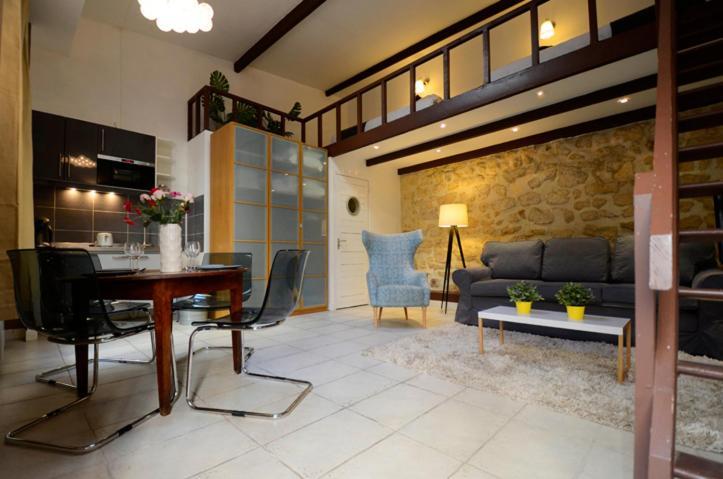 Short Group Temple Serviced Apartment