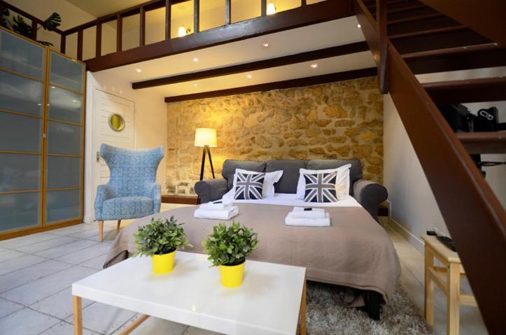 Short Group Temple Serviced Apartment *