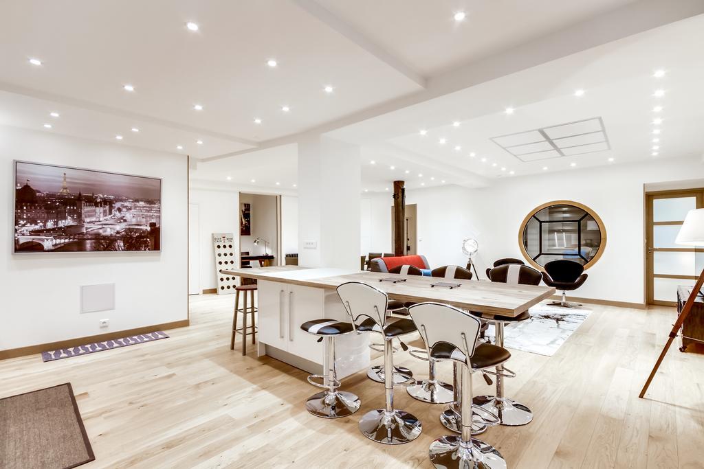 Just Renovated 138m2 On The Seine Paris