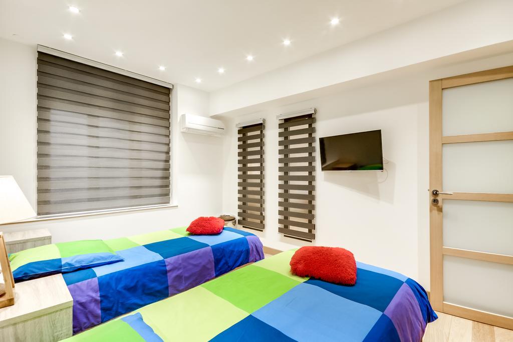 Just Renovated 138m2 On The Seine * Paris