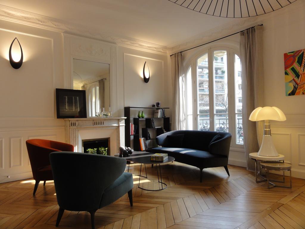 Relais12bis By Eiffel Tower Bed & Breakfast