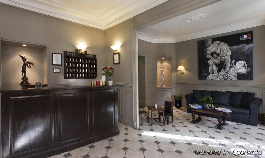 Hotel De La Porte Doree Paris