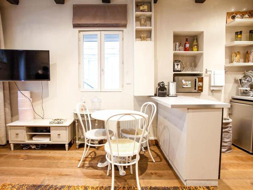 Du Louvre Apartment