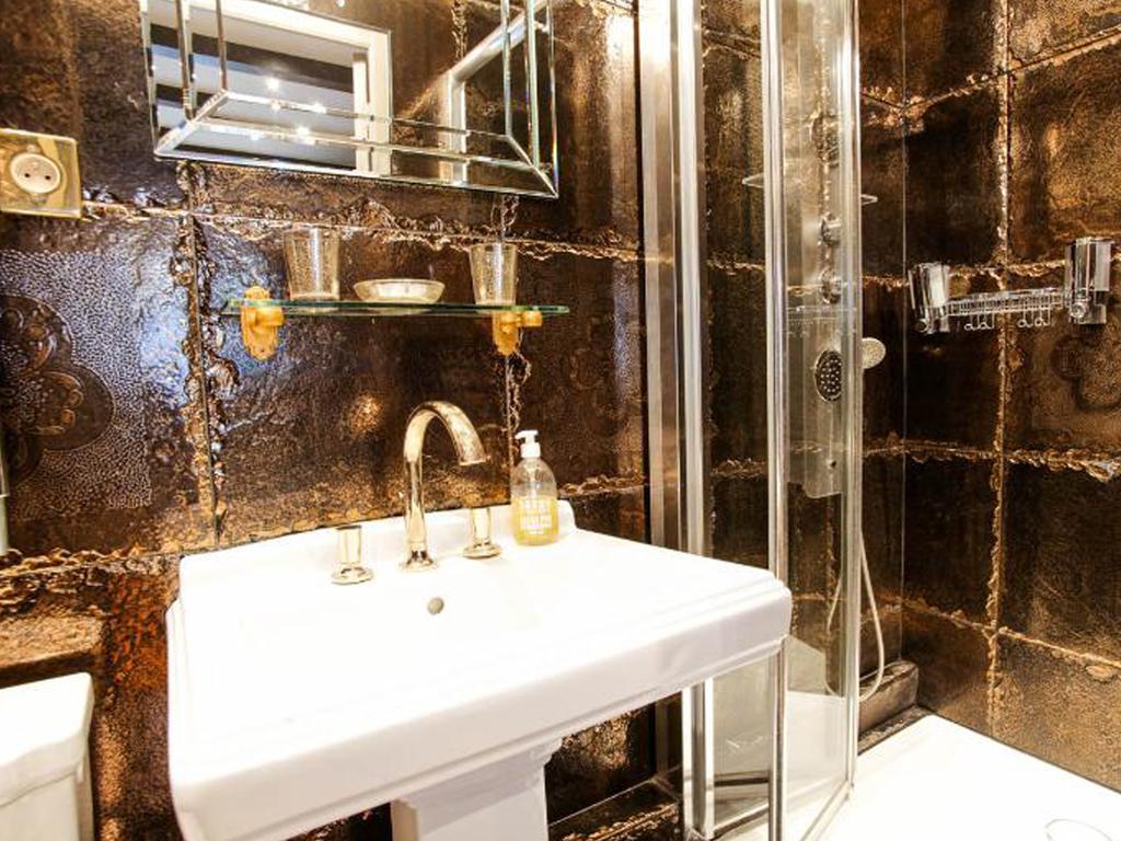 Apartment Du Louvre Paris