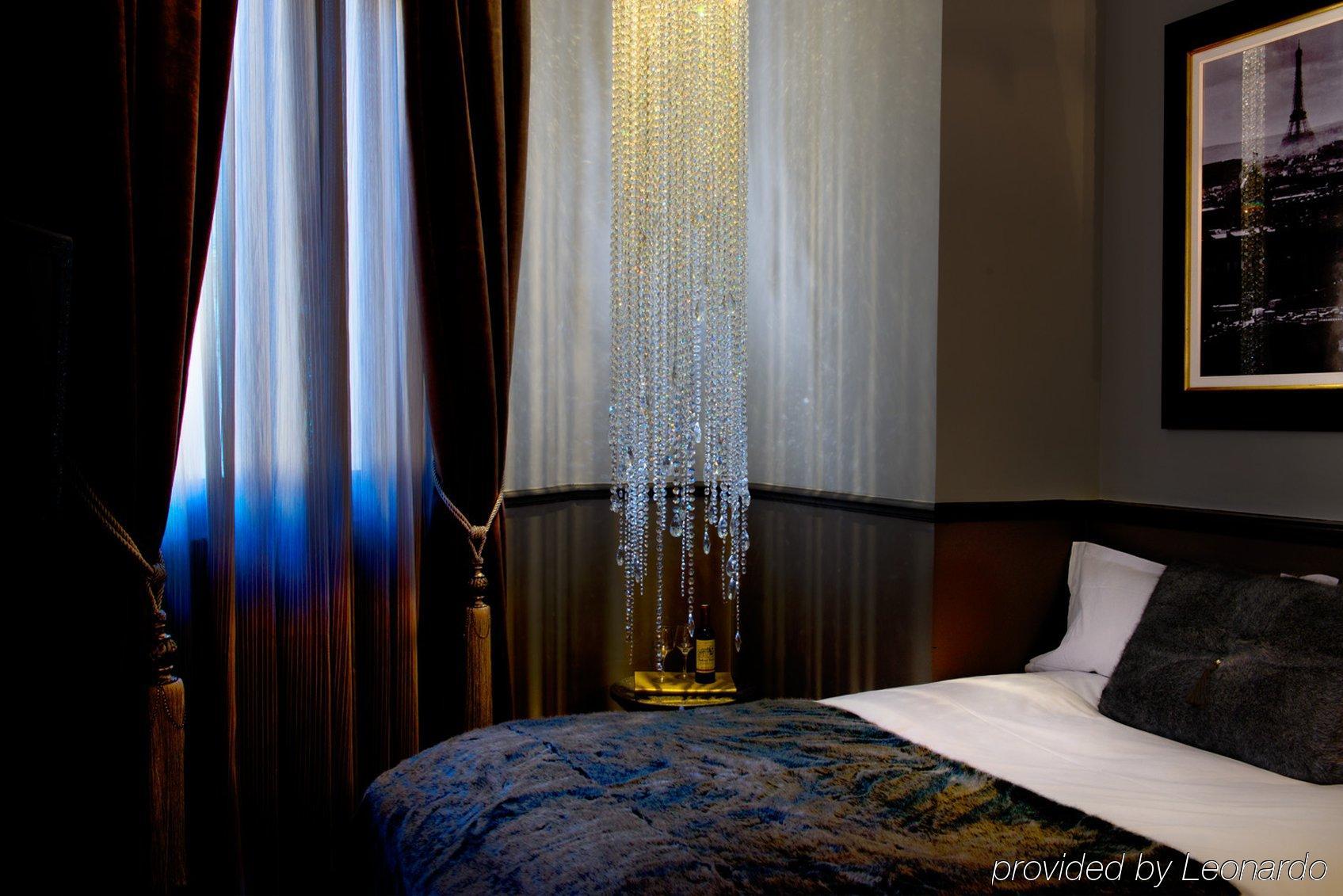 Hotel Lumen Louvre Paris