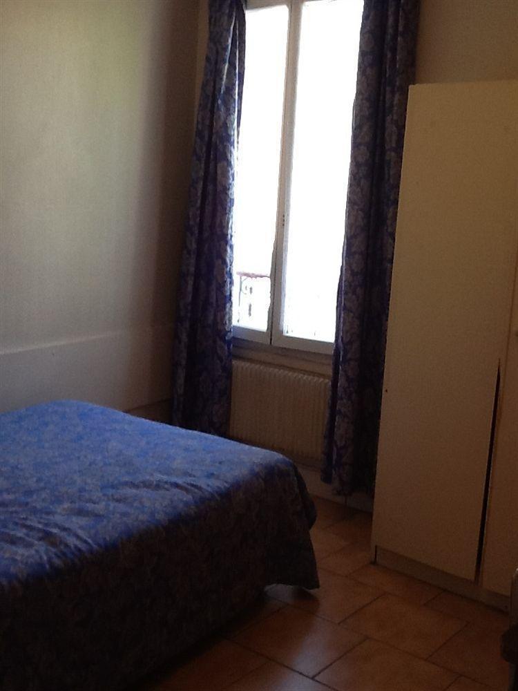 Hipotel Bordeaux Menilmontant Hotel Paris